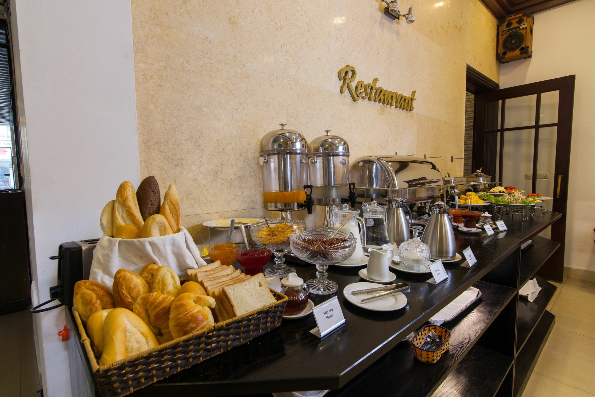 Hestia Legend Hotel Ханой Екстериор снимка